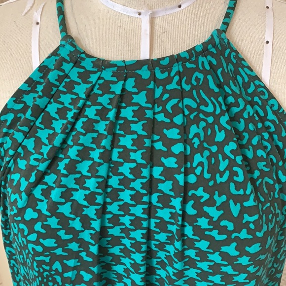 BR Round Neck sleeveless tank NWOT - Picture 2 of 5